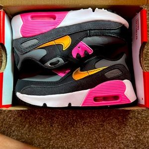 Air max 90 worn once. Size 9c.